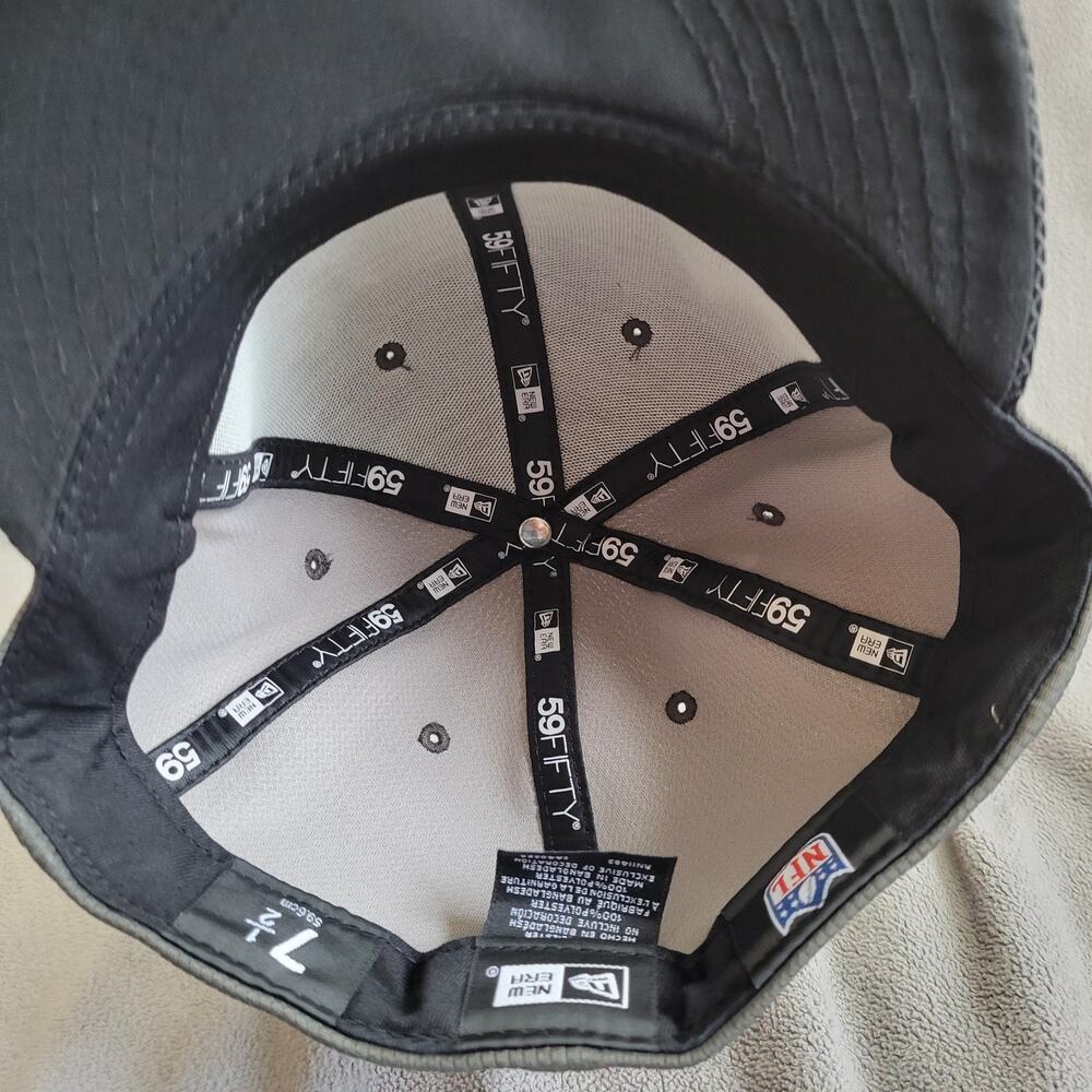TAMPA BAY BUCCANEERS Hat Cap Fitted Gun Metal Gray Embroidered Logo Red NFL - Picture 7 of 8